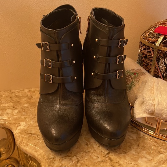 BCBGeneration | Welsh’ Leather Platform Booties W/ Gold Buckles Size 10 - Picture 2 of 7